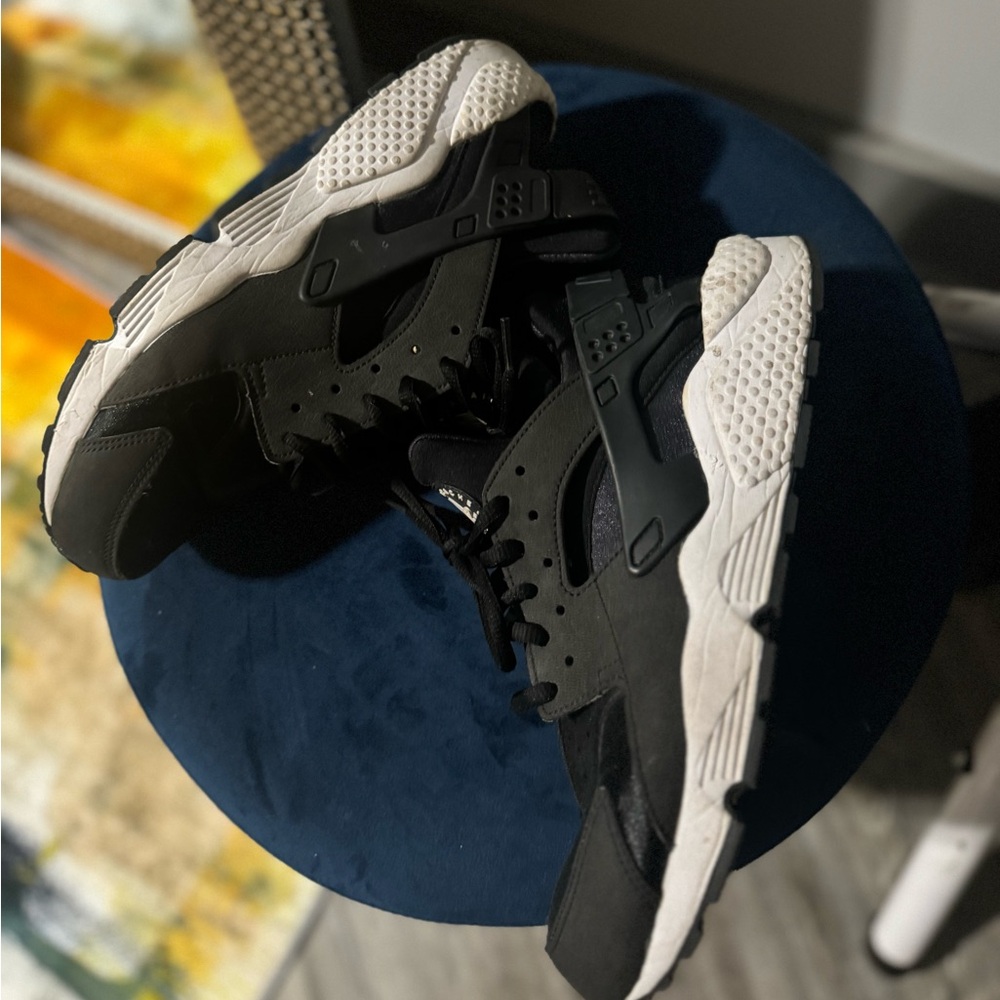 Women’s Huaraches Size 10